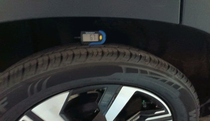 2025 Nissan MAGNITE N-Connecta B4D 1.0 Petrol AMT, Petrol, Automatic, 6,755 km, tyre