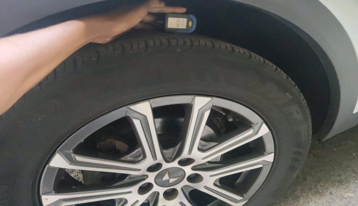 2022 Mahindra XUV700 AX 7 LUXURY P AT 7 STR, Petrol, Automatic, 46,752 km, tyre