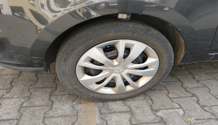 2016 Tata Zest XMS PETROL, Petrol, Manual, 34,137 km, tyre