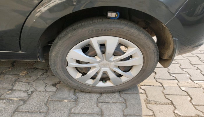 2016 Tata Zest XMS PETROL, Petrol, Manual, 34,137 km, tyre