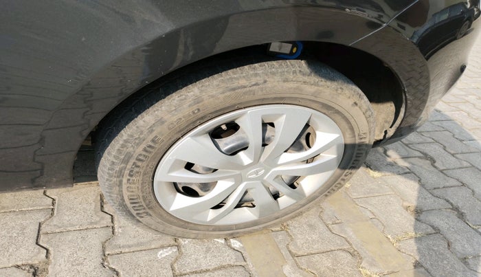 2016 Tata Zest XMS PETROL, Petrol, Manual, 34,137 km, tyre