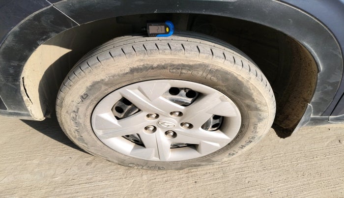 2020 Hyundai VENUE S+ 1.2, Petrol, Manual, 70,494 km, tyre