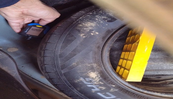 2020 Hyundai VENUE S+ 1.2, Petrol, Manual, 70,494 km, tyre