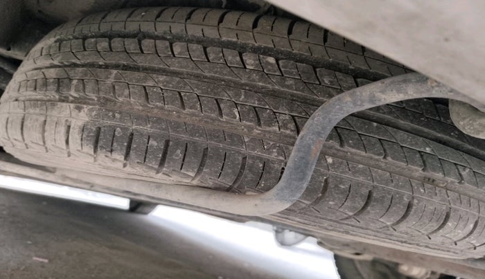 2015 Maruti Ertiga VXI, Petrol, Manual, 16,761 km, tyre