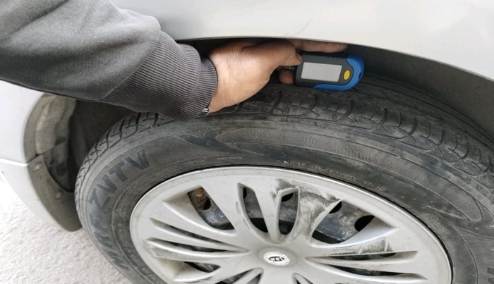 2015 Maruti Ertiga VXI, Petrol, Manual, 16,761 km, tyre