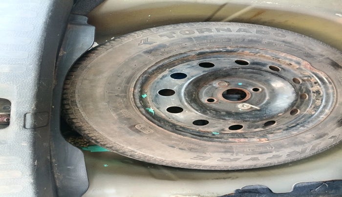 2014 Maruti Swift Dzire VXI, Petrol, Manual, 41,500 km, tyre