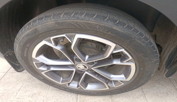 2022 Skoda KUSHAQ STYLE 1.0L TSI AT (6 AIRBAGS), Petrol, Automatic, 46,778 km, tyre