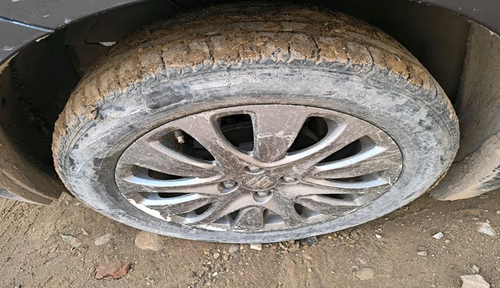 2016 Maruti Baleno ZETA PETROL 1.2, Petrol, Manual, 1,05,970 km, tyre