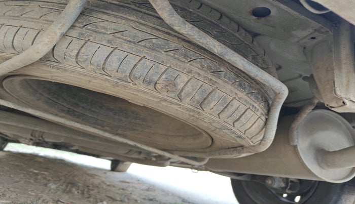 2013 Maruti Ertiga VDI, Diesel, Manual, 2,35,895 km, tyre