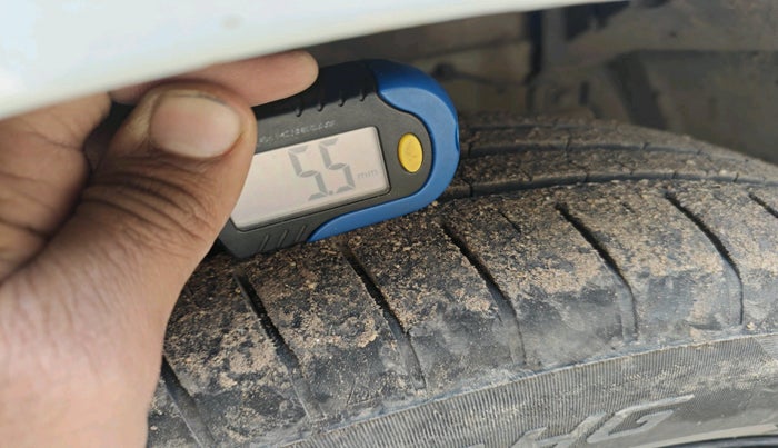 2013 Maruti Ertiga VDI, Diesel, Manual, 2,35,895 km, tyre