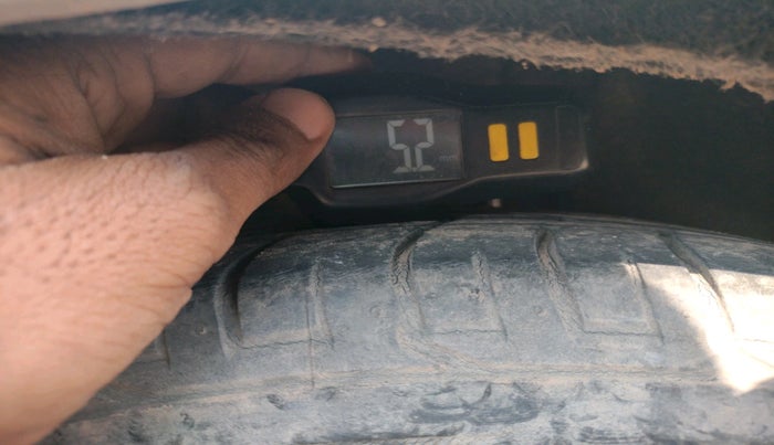 2012 Maruti Kizashi 2.4L MT, Petrol, Manual, 1,05,703 km, tyre