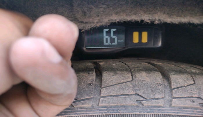 2012 Maruti Kizashi 2.4L MT, Petrol, Manual, 1,05,703 km, tyre