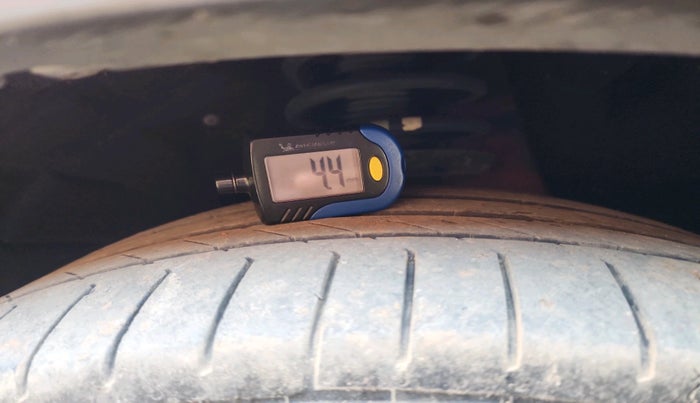 2018 Audi Q3 35 TDI Quattro, Diesel, Automatic, 1,39,779 km, tyre