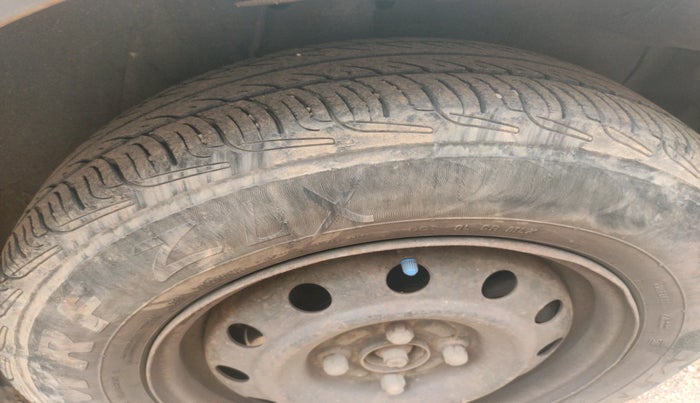 2011 Maruti Swift VDI, Diesel, Manual, 2,43,153 km, tyre