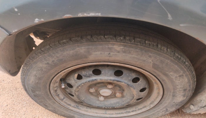 2011 Maruti Swift VDI, Diesel, Manual, 2,43,153 km, tyre