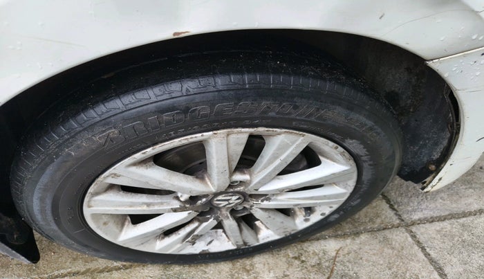 2013 Volkswagen Polo HIGHLINE DIESEL, Diesel, Manual, 1,28,848 km, tyre