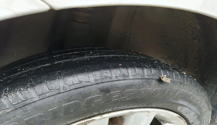 2013 Volkswagen Polo HIGHLINE DIESEL, Diesel, Manual, 1,28,848 km, tyre