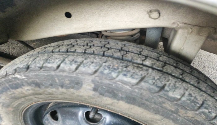 2011 Maruti Eeco 5 STR WITH A/C+HTR, Petrol, Manual, 1,20,678 km, tyre