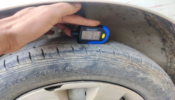 2010 Maruti Wagon R 1.0 LXI, Petrol, Manual, 63,891 km, tyre