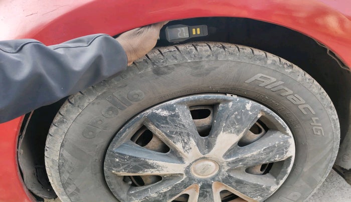 2011 Volkswagen Vento TRENDLINE 1.6, Petrol, Manual, 83,020 km, tyre