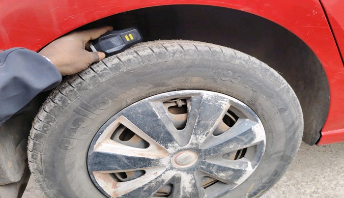 2011 Volkswagen Vento TRENDLINE 1.6, Petrol, Manual, 83,020 km, tyre