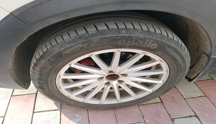 2018 Hyundai Tucson 2WD AT GL DIESEL
, Diesel, Automatic, 1,74,530 km, tyre