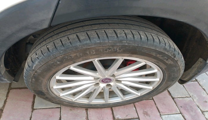 2018 Hyundai Tucson 2WD AT GL DIESEL
, Diesel, Automatic, 1,74,530 km, tyre