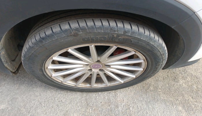 2018 Hyundai Tucson 2WD AT GL DIESEL
, Diesel, Automatic, 1,74,530 km, tyre