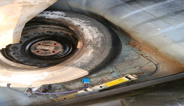 2013 Hyundai Verna FLUIDIC 1.6 VTVT SX, Petrol, Manual, 82,036 km, tyre