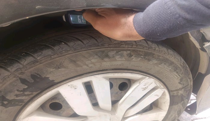 2014 Honda City 1.5L I-DTEC V, Diesel, Manual, 1,94,057 km, tyre