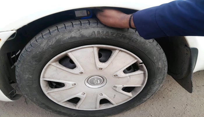 2012 Ford Fiesta ZXI 1.4 DIESEL, Diesel, Manual, 2,51,312 km, tyre