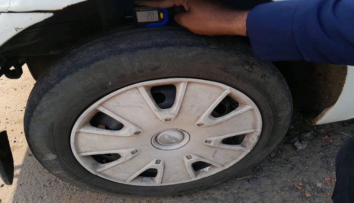 2012 Ford Fiesta ZXI 1.4 DIESEL, Diesel, Manual, 2,51,312 km, tyre