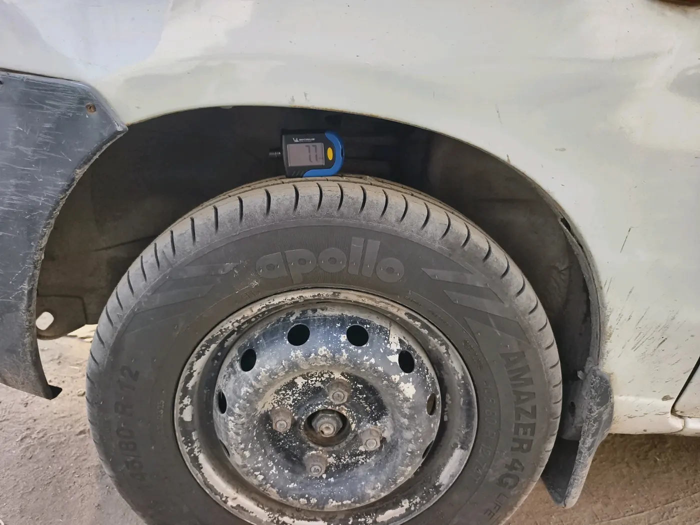 2011 Maruti Alto LXI, CNG, Manual, 1,07,450 km, tyre