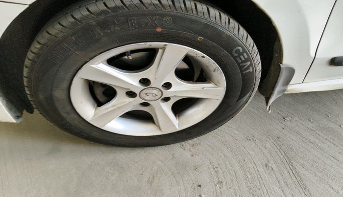 2012 Skoda Rapid AMBITION 1.6 TDI CR MT, Diesel, Manual, 1,82,172 km, tyre