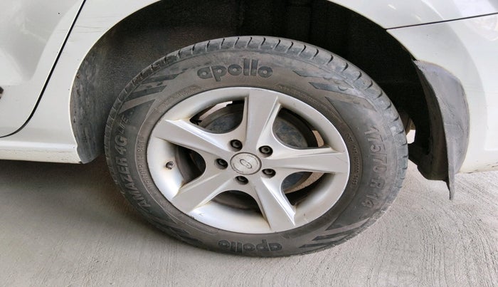 2012 Skoda Rapid AMBITION 1.6 TDI CR MT, Diesel, Manual, 1,82,172 km, tyre