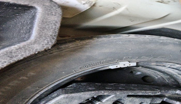 2012 Skoda Rapid AMBITION 1.6 TDI CR MT, Diesel, Manual, 1,82,172 km, tyre