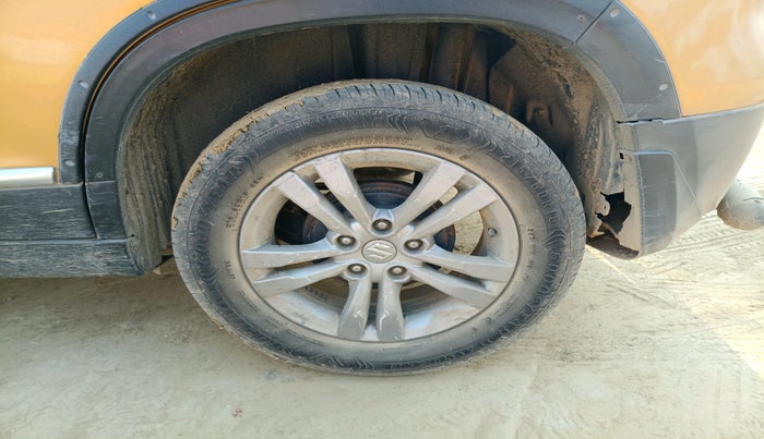 2017 Maruti Vitara Brezza ZDI PLUS, Diesel, Manual, 94,635 km, tyre