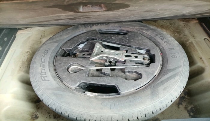 2017 Maruti Vitara Brezza ZDI PLUS, Diesel, Manual, 94,635 km, tyre