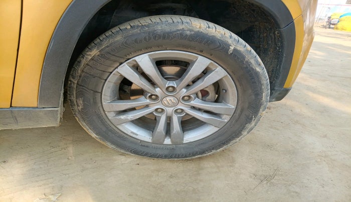 2017 Maruti Vitara Brezza ZDI PLUS, Diesel, Manual, 94,635 km, tyre