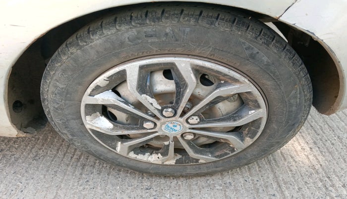 2018 Hyundai Eon ERA +, Petrol, Manual, 1,12,494 km, tyre