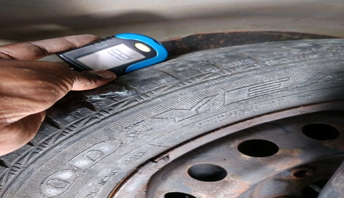 2013 Toyota Etios Liva G, Petrol, Manual, 43,948 km, tyre