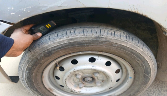 2013 Maruti Wagon R 1.0 LXI CNG, Petrol, Manual, 1,53,825 km, tyre