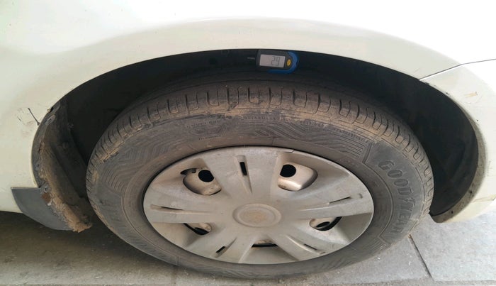 2014 Maruti Swift LXI, Petrol, Manual, 1,08,476 km, tyre