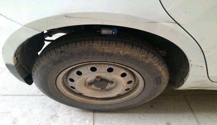 2014 Maruti Swift LXI, Petrol, Manual, 1,08,476 km, tyre