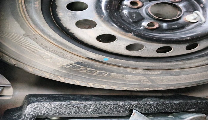 2010 Maruti Wagon R 1.0 VXI, Petrol, Manual, 90,416 km, tyre