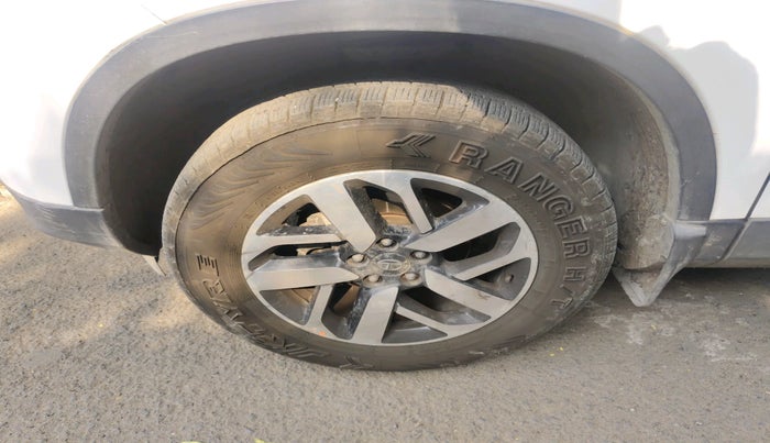 2021 Tata Harrier XZA PLUS 2.0L, Diesel, Automatic, 70,728 km, tyre