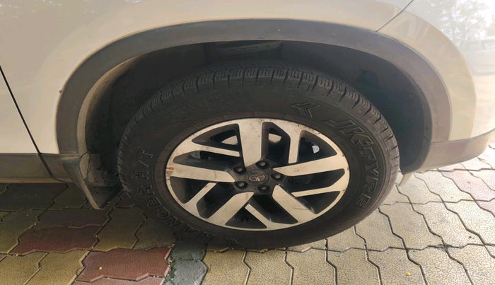 2021 Tata Harrier XZA PLUS 2.0L, Diesel, Automatic, 70,728 km, tyre