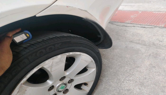 2010 Skoda Laura ELEGANCE 2.0 TDI CR AT, Diesel, Automatic, 99,556 km, tyre