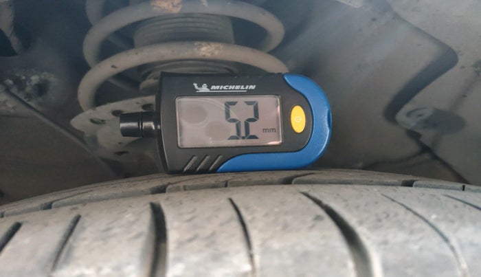 2014 Hyundai Verna FLUIDIC 1.6 VTVT EX, Petrol, Manual, 1,22,289 km, tyre