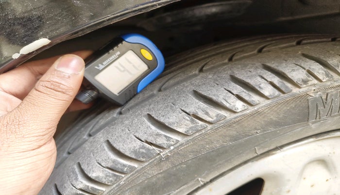 2011 Chevrolet Beat LT PETROL, Petrol, Manual, 78,539 km, tyre